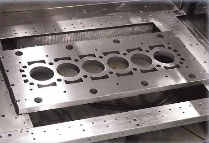 　 FANUC慢走丝应用电机级进模具加工